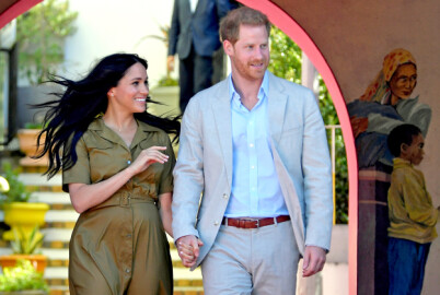 TAR FORHOLDSREGLER: Meghan og Harry er for tiden på reise i Sør-Afrika, hvor de møter mange mennesker - noe som har bidratt til at hoffet har tatt sine forholdsregler. Foto: NTB Scanpix TAR FORHOLDSREGLER: Meghan og Harry er for tiden på reise i Sør-Afrika, hvor de møter mange mennesker - noe som har bidratt til at hoffet har tatt sine forholdsregler. Foto: NTB Scanpix